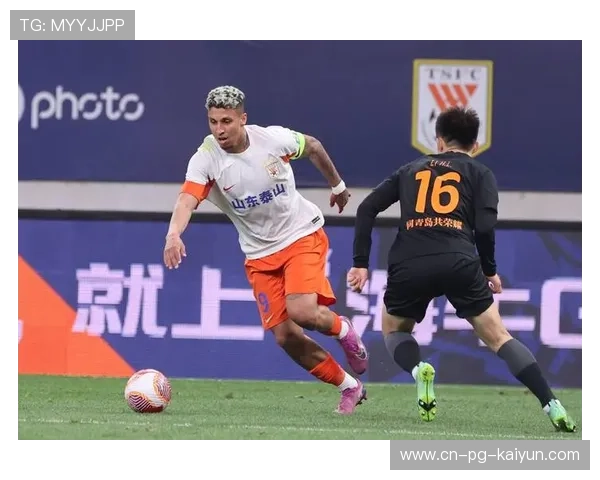 山东泰山被逼出连续防守，后撤补位极为吃紧